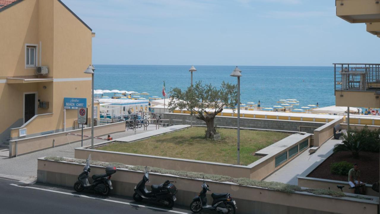 Babyaccommodation Family Experience III Pietra Ligure Exterior photo